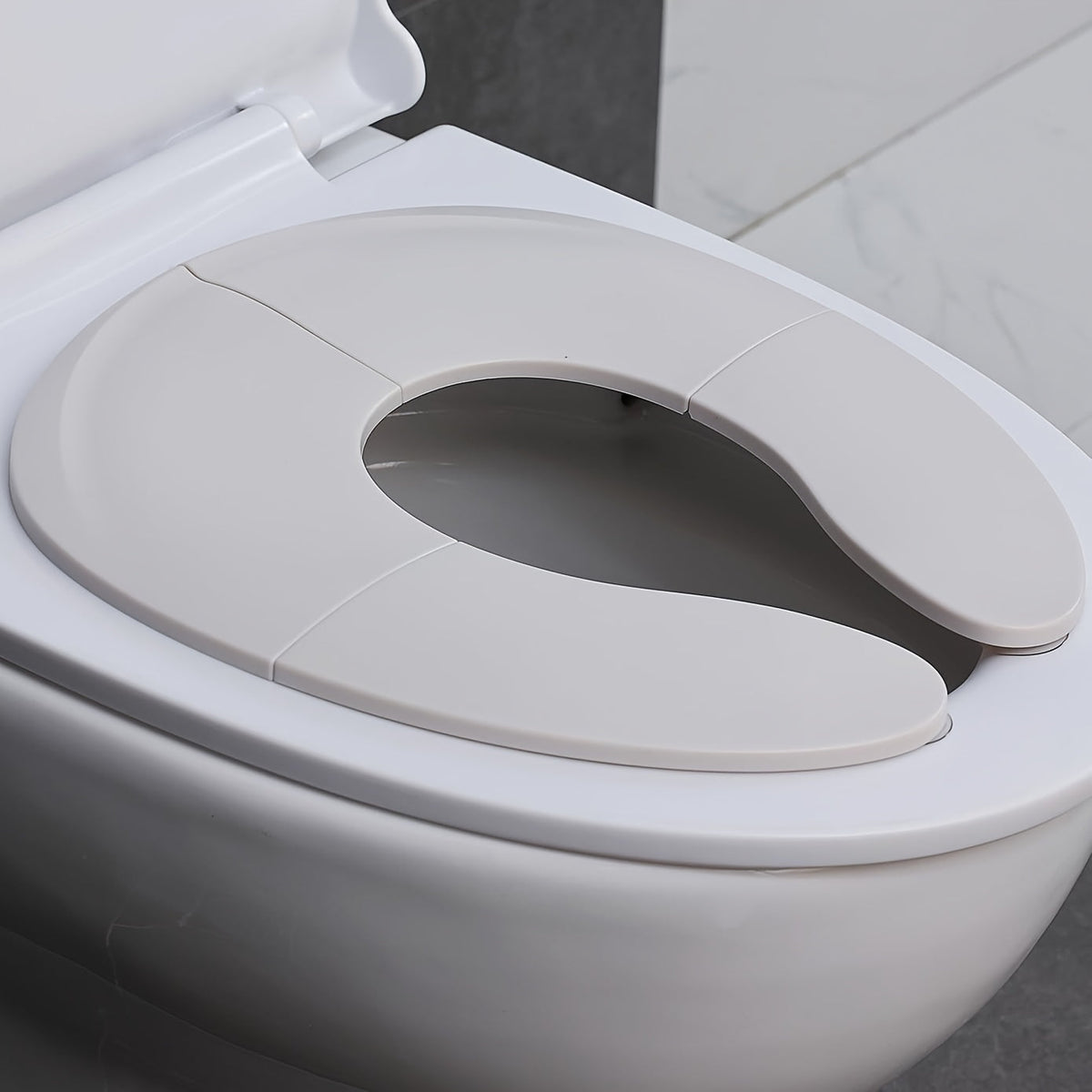 Folding Travel Potty Seat for Toddlers Boys & Girls, Portable Foldable Toilet Training Seat with Non-Slip Suction Cups, Lightweight Compact Potty Cover for Home & Travel